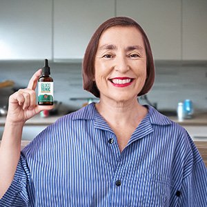 Person 4 Holding GlucoTonic